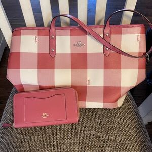 Coach Buffalo plaid city zip toe w/ wallet